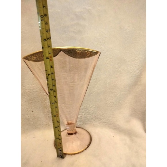 Vintage Fan Shaped Pink Ridge Glass Vase With Gold Trim 9" - Picture 8 of 9